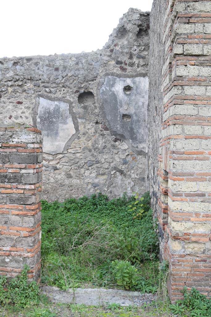 VI.3.3 Pompeii. December 2018. 
Room 6, looking south through doorway. Photo courtesy of Aude Durand.
