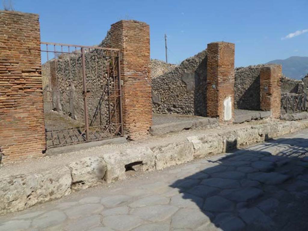 VI.3.7/8/9 Pompeii. May 2011. Looking towards entrance doorways. Photo courtesy of Michael Binns.