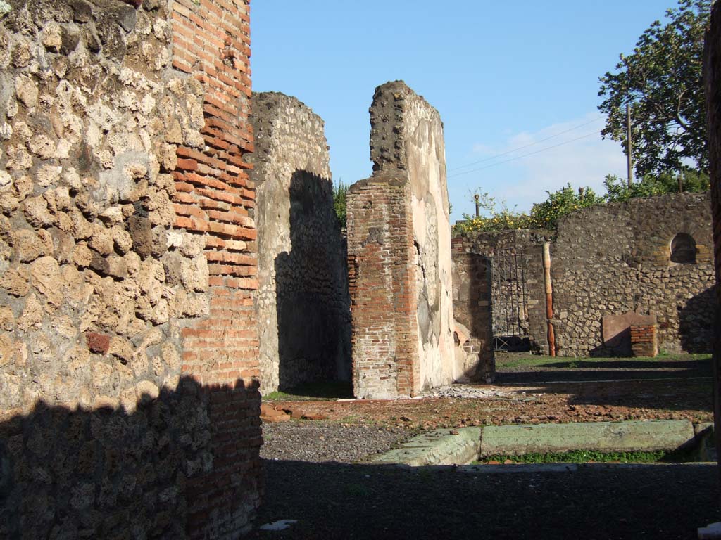 VI.3.7 Pompeii. December 2005. Looking east from entrance corridor towards rear doorway at VI.3.25.