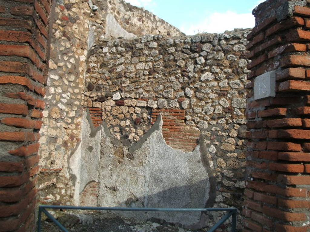 VI.3.18 Pompeii. December 2004. Entrance, looking towards north-east corner. According to Eschebach, on the left would have been a staircase to the upper floor. See Eschebach, L., 1993. Geb�udeverzeichnis und Stadtplan der antiken Stadt Pompeji. K�ln: B�hlau. (p.165)
