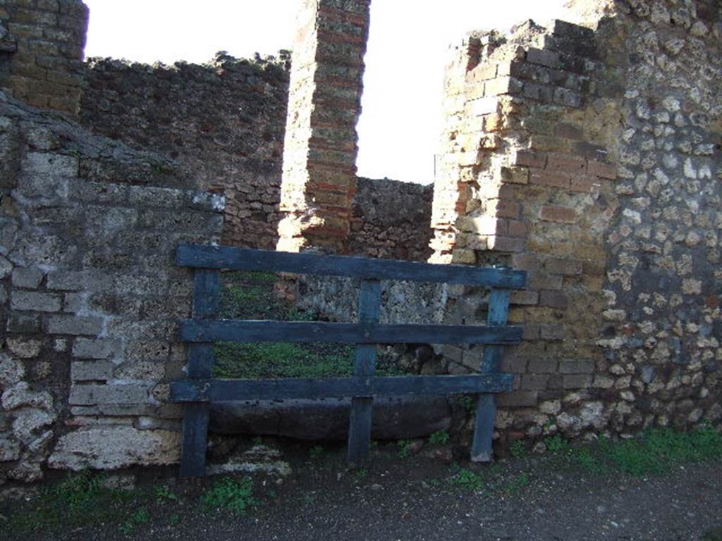 VI.3.21 Pompeii. December 2005. Entrance doorway, looking west.