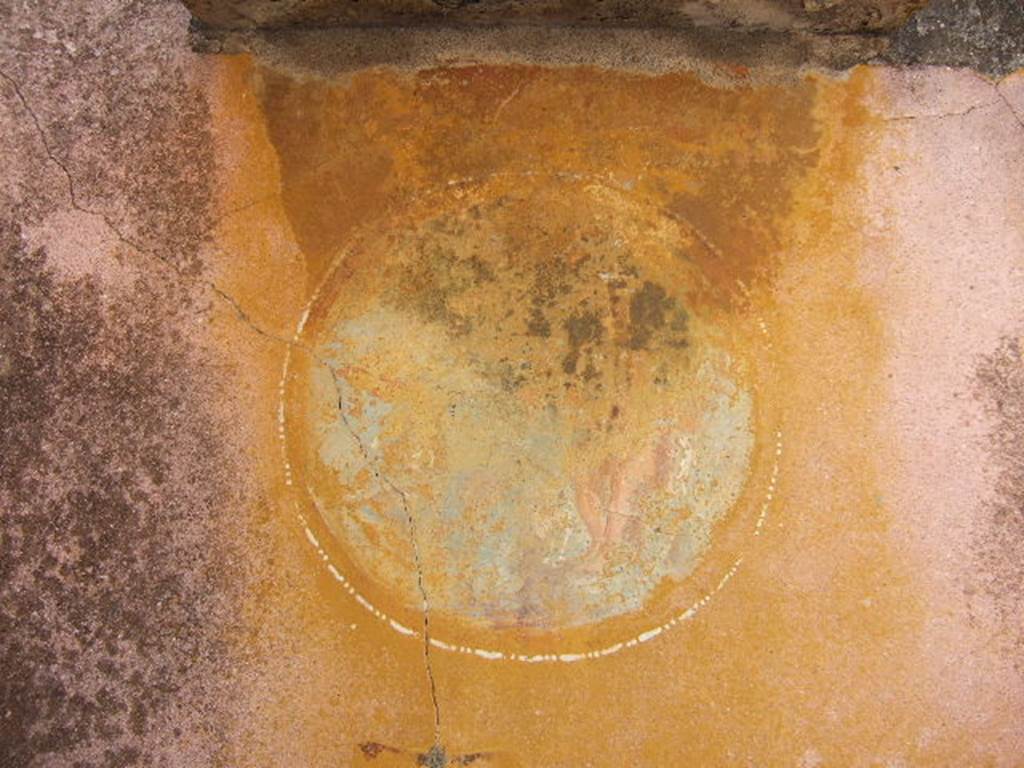 VI.5.5 Pompeii. September 2005. South wall at east end, triclinium to the left behind the peristyle. Medallion of Polyphemus and Galatea.
See Helbig, W., 1868. Wandgem�lde der vom Vesuv versch�tteten St�dte Campaniens. Leipzig: Breitkopf und H�rtel. (1047).
See Bragantini, de Vos, Badoni, 1983. Pitture e Pavimenti di Pompei, Parte 2. Rome: ICCD. (p.144)

