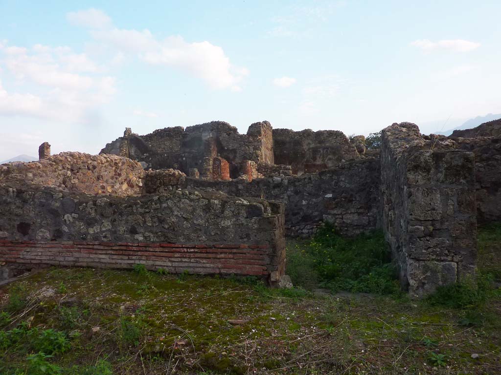 VI.5.9 Pompeii. November 2021. 
Looking south from garden area towards doorway to triclinium, in centre, and doorway to room on its west side, on right. 
Photo courtesy of H�l�ne Dessales
