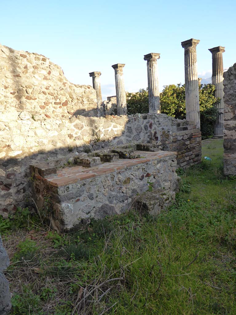 VI.6.1 Pompeii. January 2017. Room 16, looking east across reconstructed hearth in kitchen.
Foto Annette Haug, ERC Grant 681269 D�COR.
