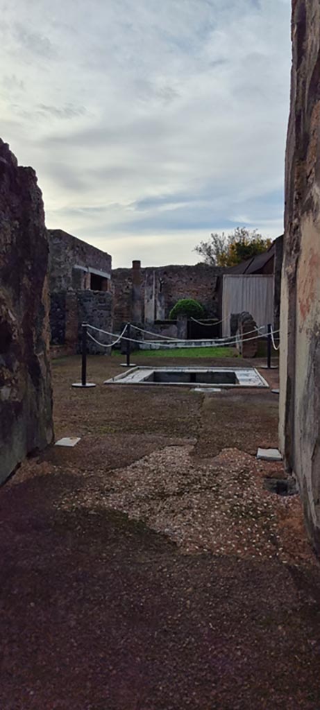 VI.7.18 Pompeii. December 2023.
Looking west across flooring in entrance corridor. Photo courtesy of Miriam Colomer.

