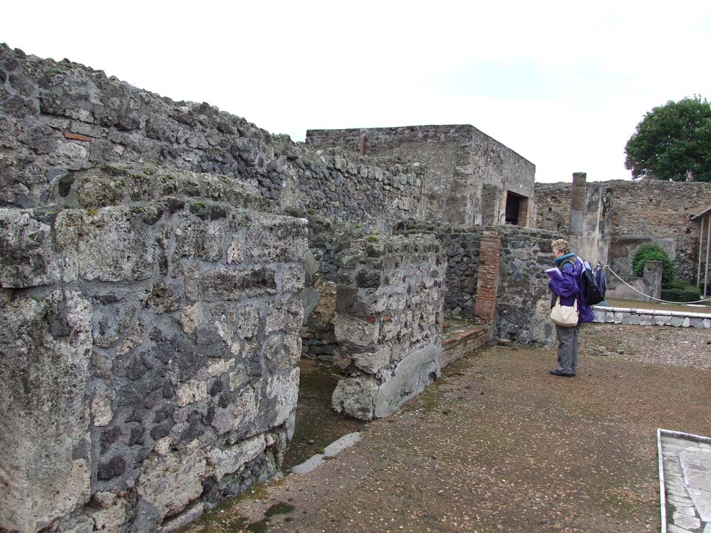 VI.7.18 Pompeii. December 2006. Doorways to rooms on south side of atrium.