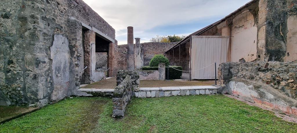 VI.7.18 Pompeii. December 2023. Looking west across tablinum towards peristyle. Photo courtesy of Miriam Colomer.