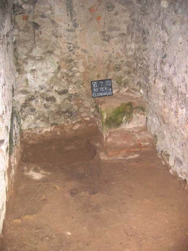VI.7.20/21/22 Pompeii. July 2008. Looking north in latrine, after cleaning. Photo courtesy of Barry Hobson.
