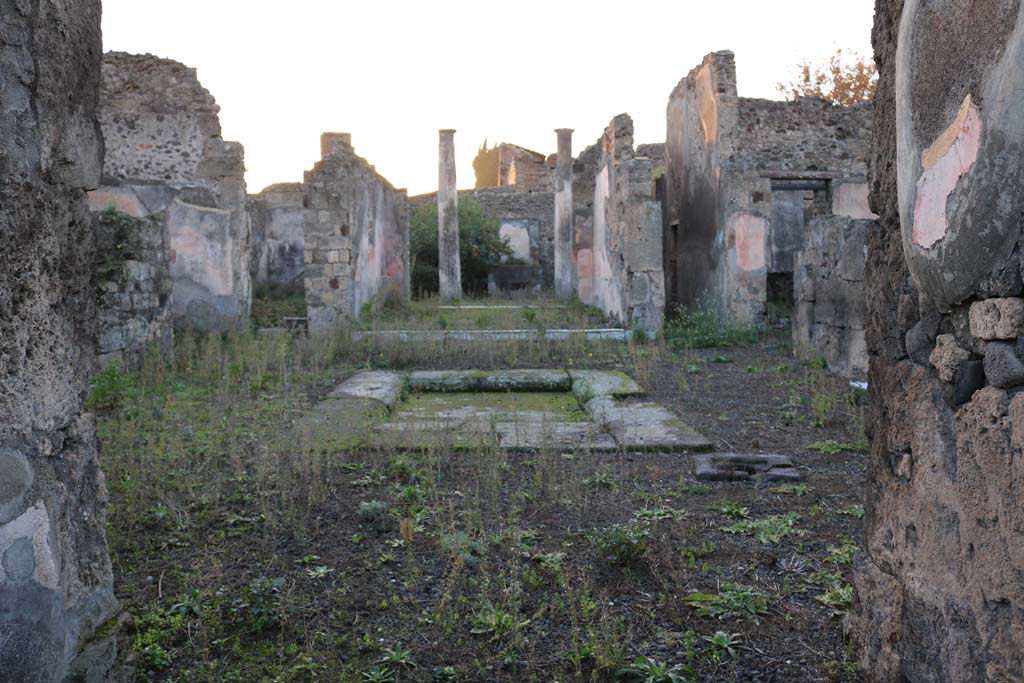 VI.7.20 Pompeii. December 2018. Looking west across atrium from entrance corridor. Photo courtesy of Aude Durand.