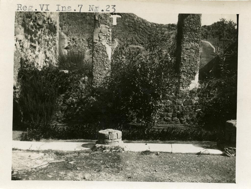 VI.7.23 Pompeii. Pre-1937-39. Looking east across garden area.
Photo courtesy of American Academy in Rome, Photographic Archive. Warsher collection no. 1405.