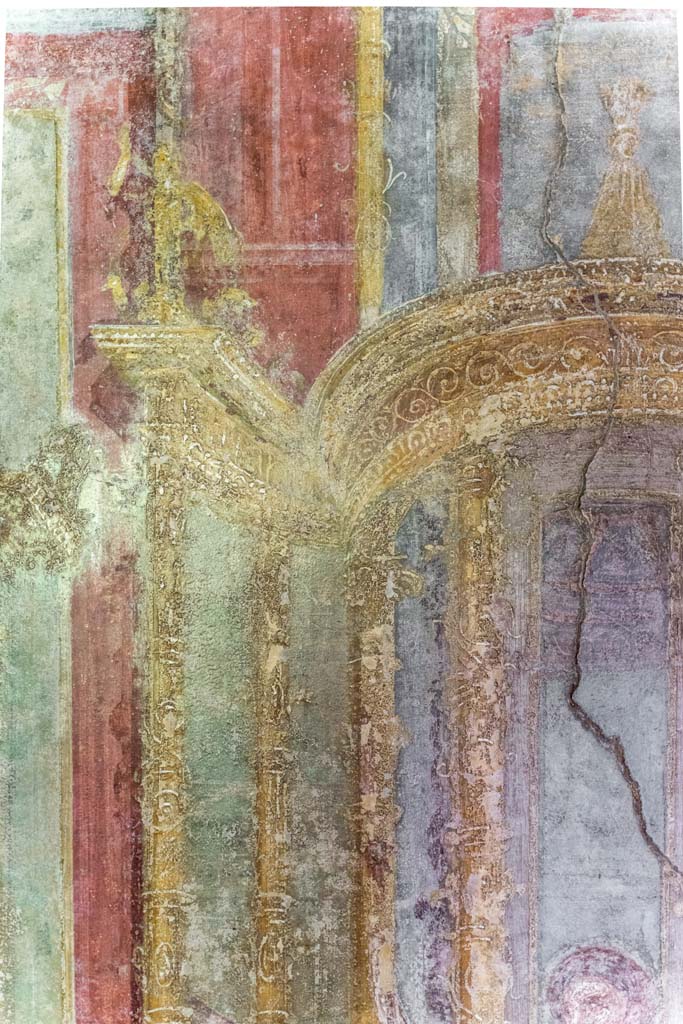 VI.7.23 Pompeii. July 2021.
Detail of painted architectural detail from west wall of west alcove, above the head of Apollo.
Photo courtesy of Johannes Eber.