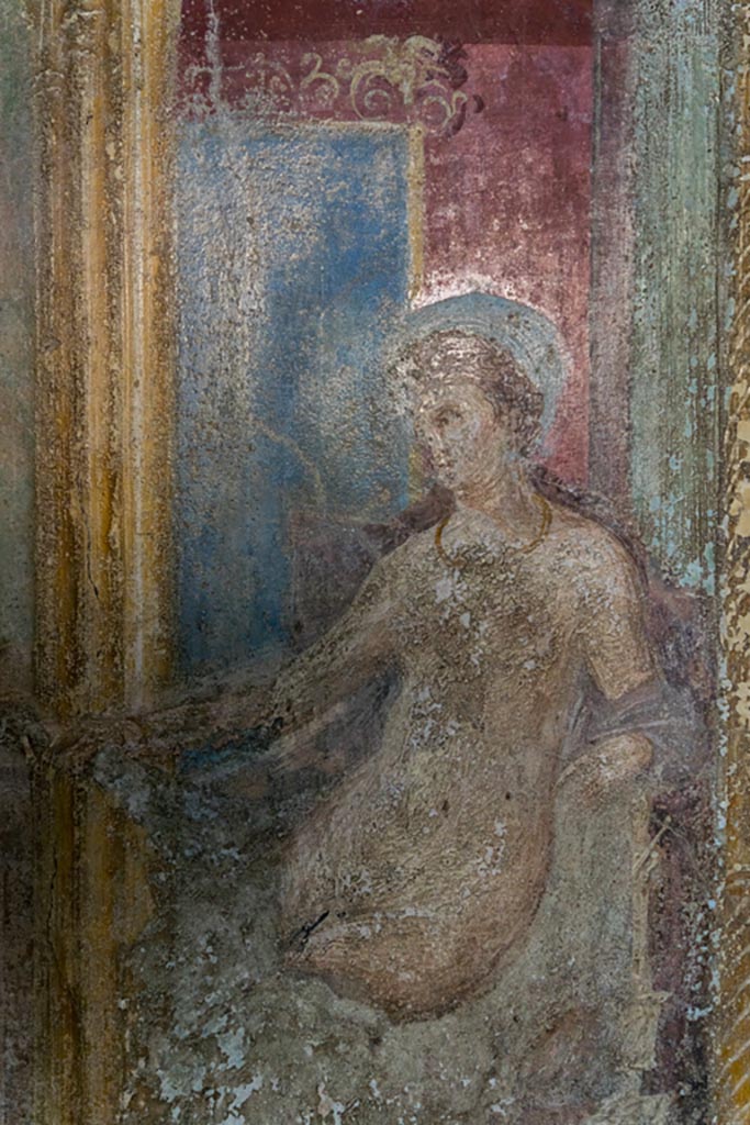 VI.7.23 Pompeii. October 2023.
Cubiculum. West alcove, west wall, seated figure of Aphrodite. Photo courtesy of Johannes Eber.