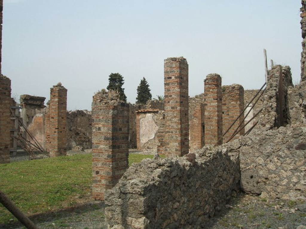 VI.8.2 Pompeii. May 2005. Looking east from entrance doorway, across fullonica.