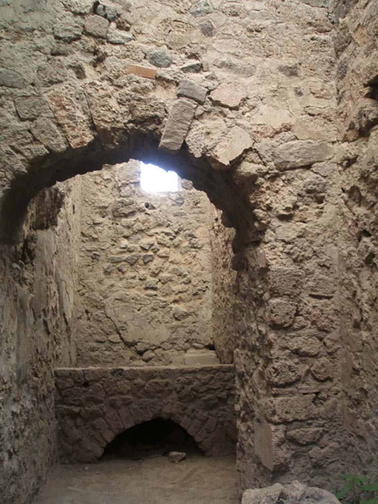 VI.8.3/5 Pompeii. May 2005. Room 13, kitchen.