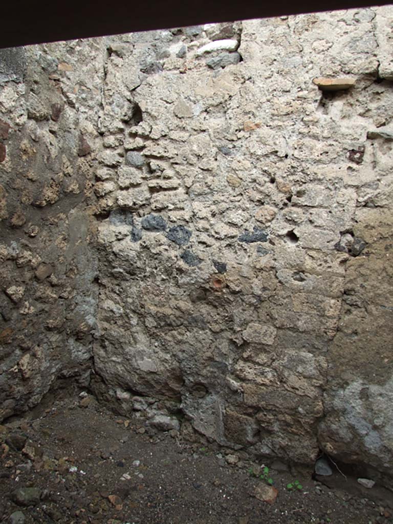 VI.8.9 Pompeii. May 2010. North wall of small room.