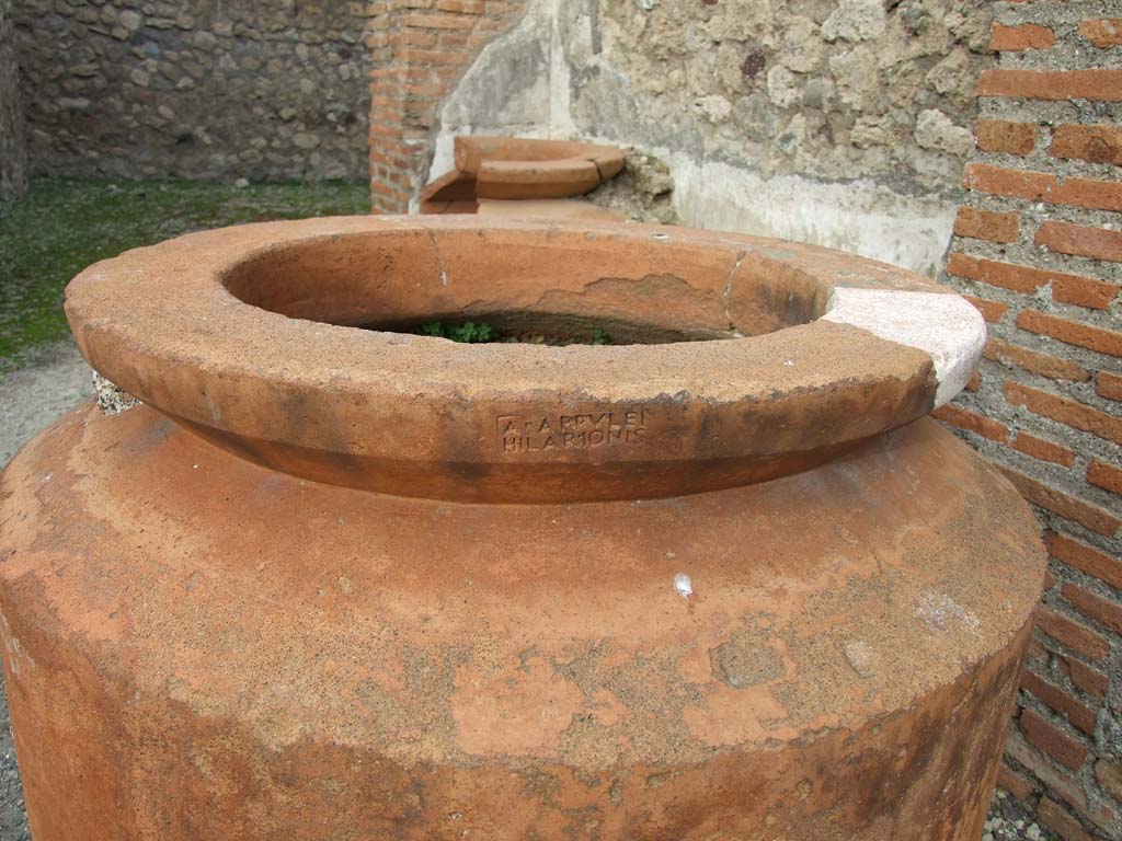 VI.8.9 Pompeii. December 2007. Stamp of the maker of the dolium. From the workshop of A(uli) APPULEI HILARIONIS.