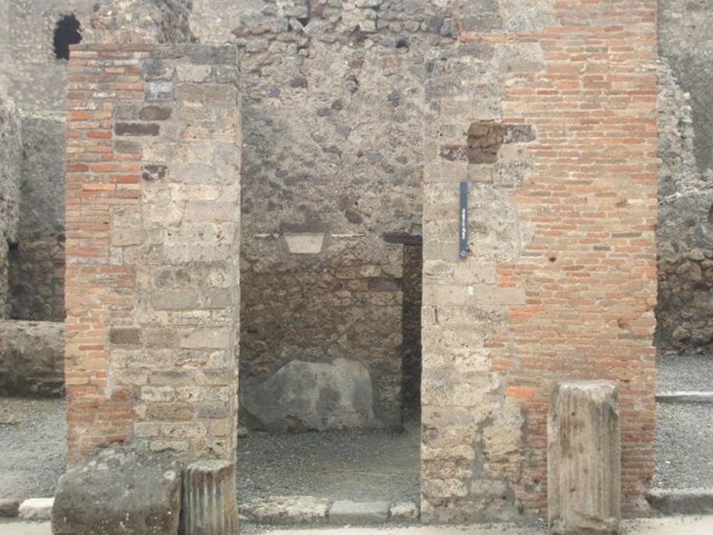 VI.8.14 May 2006. Entrance.