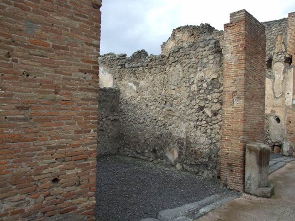 VI.8.16 Pompeii. December 2007. Entrance doorway and north wall. Found in May 1826, on the pilaster on the right of the entrance, between 16 and 17, were �
M(arcum) C(errinium) V(atiam) aed(ilem) o(ro) v(os) f(aciatis)     [CIL IV 190]
Veranium quinq(uennalem)
o(ro) v(os) f(aciatis)    [CIL IV 191]
M(arcum) S(amellium) M(odestum) (a)e(dilem?)    [CIL IV 192]
See Pagano, M. and Prisciandaro, R., 2006. Studio sulle provenienze degli oggetti rinvenuti negli scavi borbonici del regno di Napol.  Naples : Nicola Longobardi. (p.135)  PAH II, 158;  III, 69 (�to the right of the 5th habitation�)
