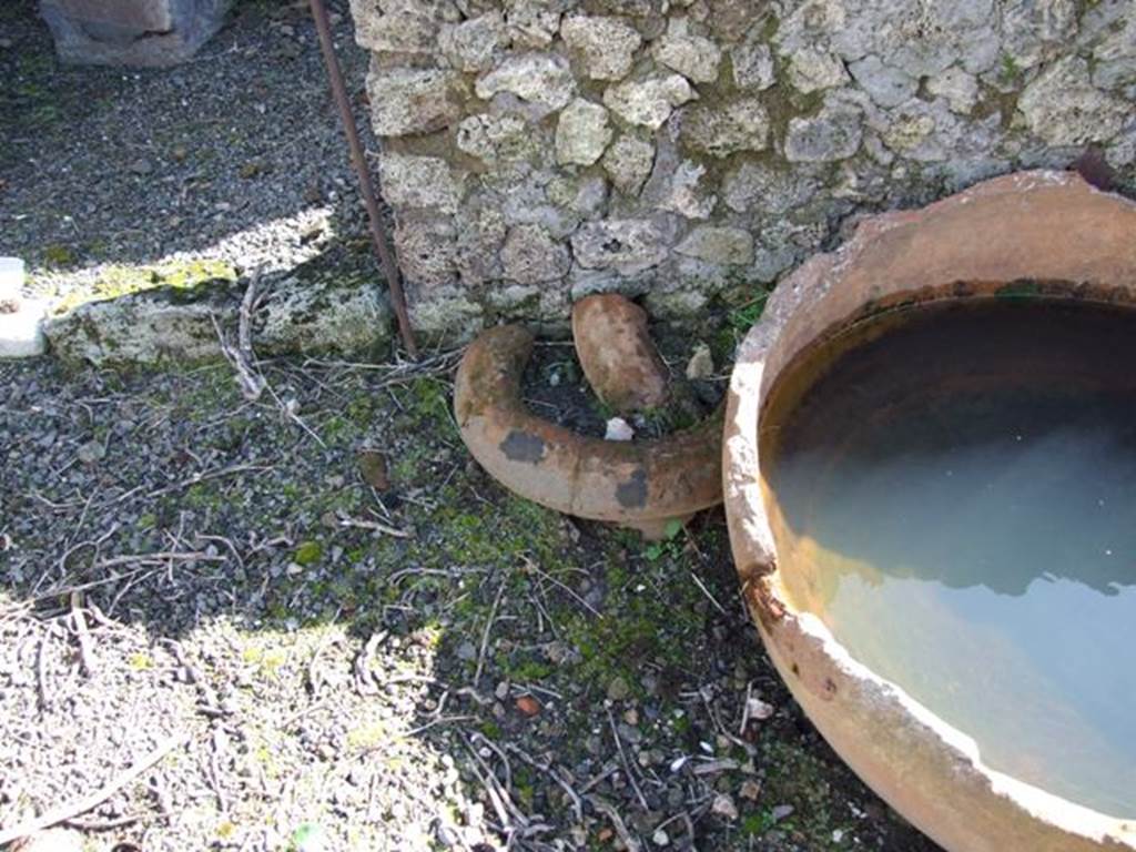 VI.8.20 Pompeii. March 2009. Room 4. South side of peristyle.