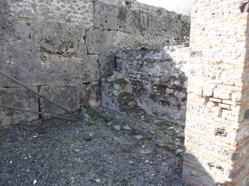 VI.8.20 Pompeii. March 2009.  Area to the north of entrance at VI.8.2, on west side of peristyle. Steps on south end of vats.