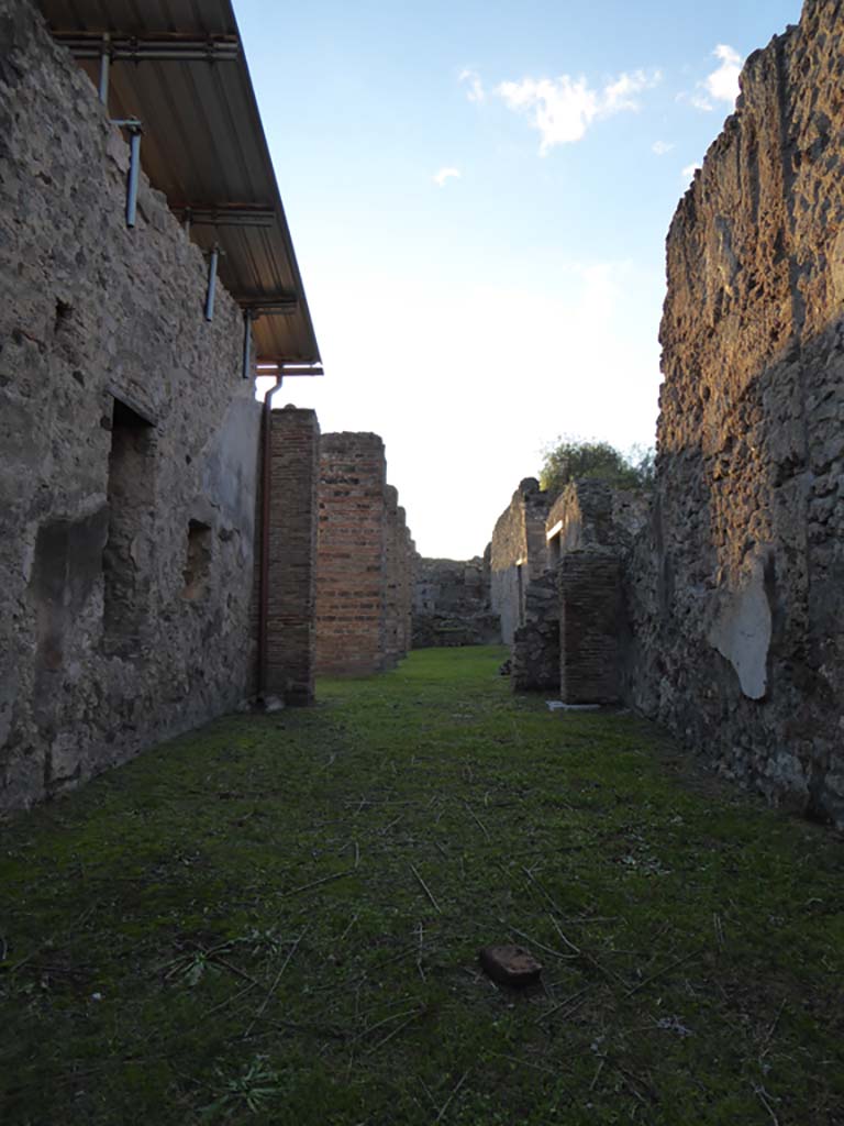 VI.8.20 Pompeii. January 2017. Looking west along entrance corridor.
Foto Annette Haug, ERC Grant 681269 D�COR.
