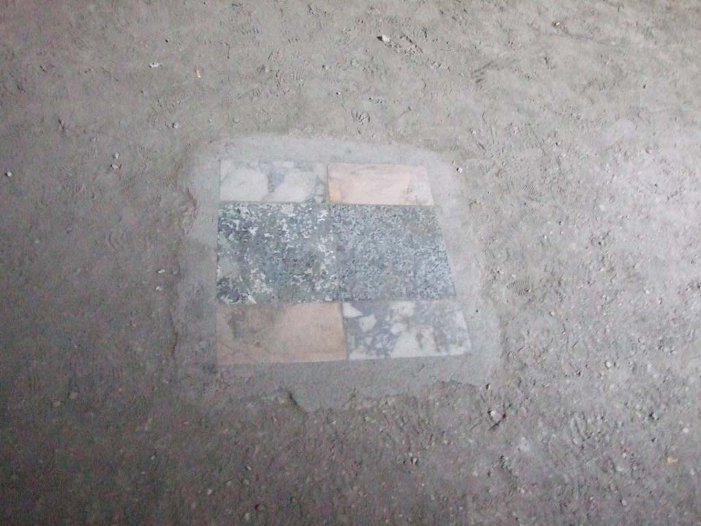 VI.8.23 Pompeii. December 2006. Rectangular marble pattern in floor of room leading to VI.8.24.