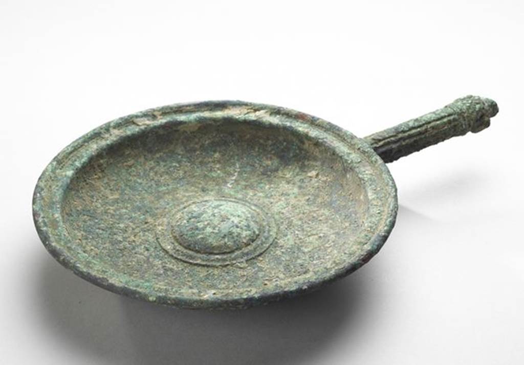 VI.9.1 Bronze Pat�re.  Length 0.26, diameter 0.16.  OA 2793 Pat�re, mus�e Cond�, photo RMN � R.G. Ojeda