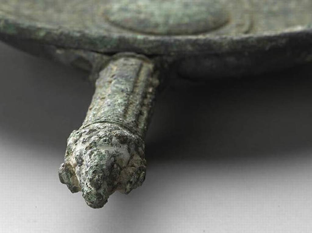 VI.9.1 Bronze Pat�re.  Rams head handle.  OA 2793 Pat�re, mus�e Cond�, photo RMN � R.G. Ojeda