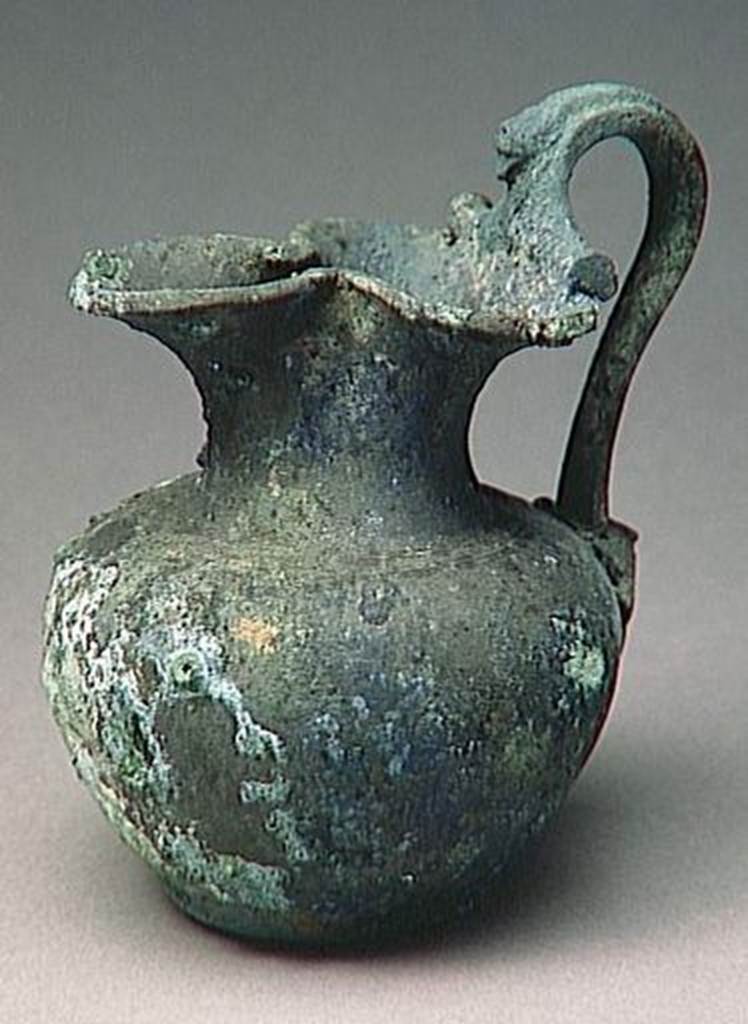 VI.9.1 Bronze jug.  Height 0.153m.  OA 1152 Cruche � embouchure Trilob�e, mus�e Cond�, photo RMN � R.G. Ojeda