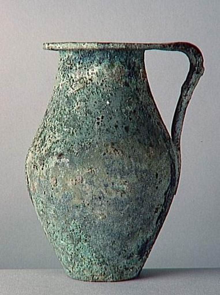 VI.9.1 Bronze jug with vertical handle.  Height 0.185m.  OA 1821 Cruche � une anse verticale, Chantilly, mus�e Cond�, photo RMN � R.G. Ojeda
