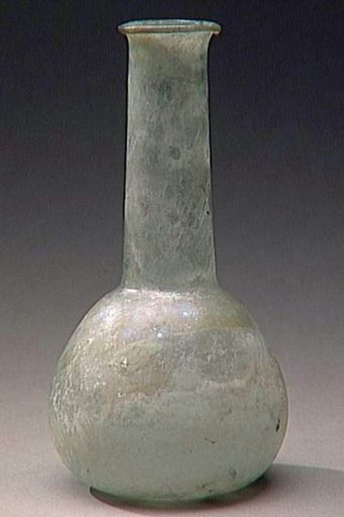 VI.9.1 Glass perfume bottle.  Height 0.165m.  OA 1831 Balsamaire, mus�e Cond�, photo RMN � R.G. Ojeda
