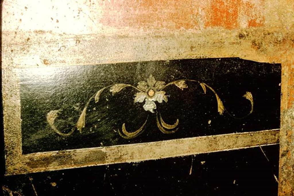 VI.9.2 Pompeii. 1957. Detail from wall decoration in Room 26, east wall. Photo by Stanley A. Jashemski.
Source: The Wilhelmina and Stanley A. Jashemski archive in the University of Maryland Library, Special Collections (See collection page) and made available under the Creative Commons Attribution-Non Commercial License v.4. See Licence and use details.
J57f0189