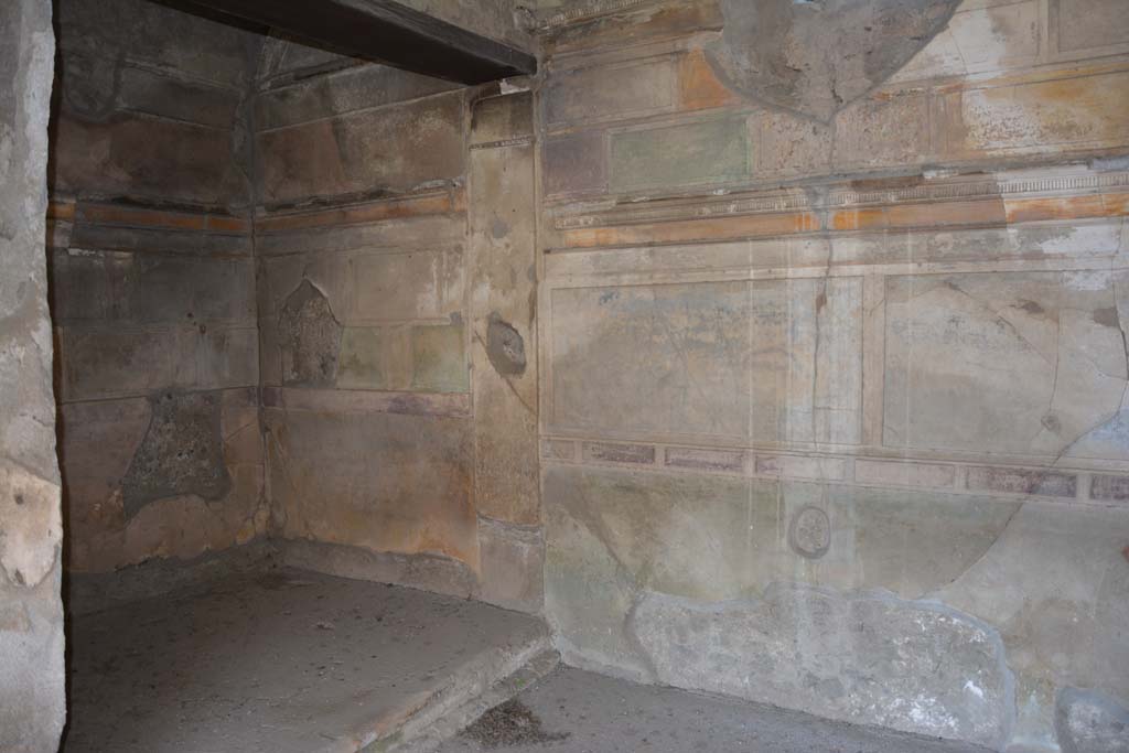 VI.9.3 Pompeii. September 2019. South-west corner in alcove and west wall of cubiculum 3.
Foto Annette Haug, ERC Grant 681269 D�COR.

