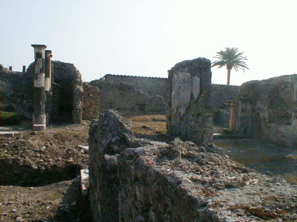 VI.9.5 Pompeii. September 2004. Looking east across site of dividing wall of two houses. VI.9.3 is on left, linked to VI.9.5 on right.