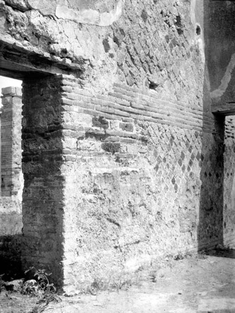 231345 Bestand-D-DAI-ROM-W.0980.jpg
VI.9.6 Pompeii. W. 980. Room 24, north wall, with doorway to room 22 on left, and room 25 on right.
Photo by Tatiana Warscher. With kind permission of DAI Rome, whose copyright it remains.
See http://arachne.uni-koeln.de/item/marbilderbestand/231345
