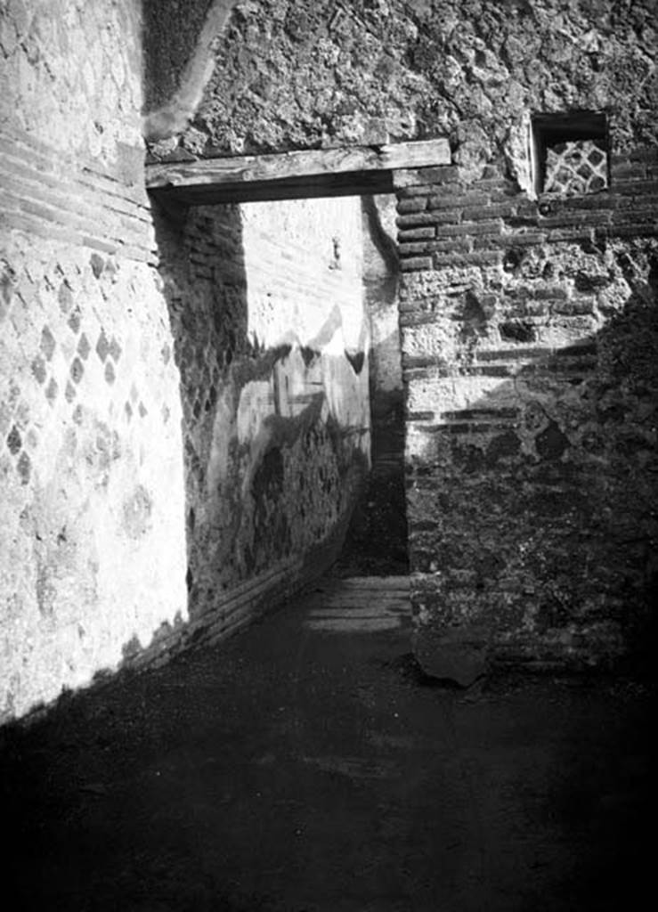 231845 Bestand-D-DAI-ROM-W.0981.jpg
VI.9.6 Pompeii. W. 981. Room 24, east wall, and doorway to room 25.
Photo by Tatiana Warscher. With kind permission of DAI Rome, whose copyright it remains.
See http://arachne.uni-koeln.de/item/marbilderbestand/231845