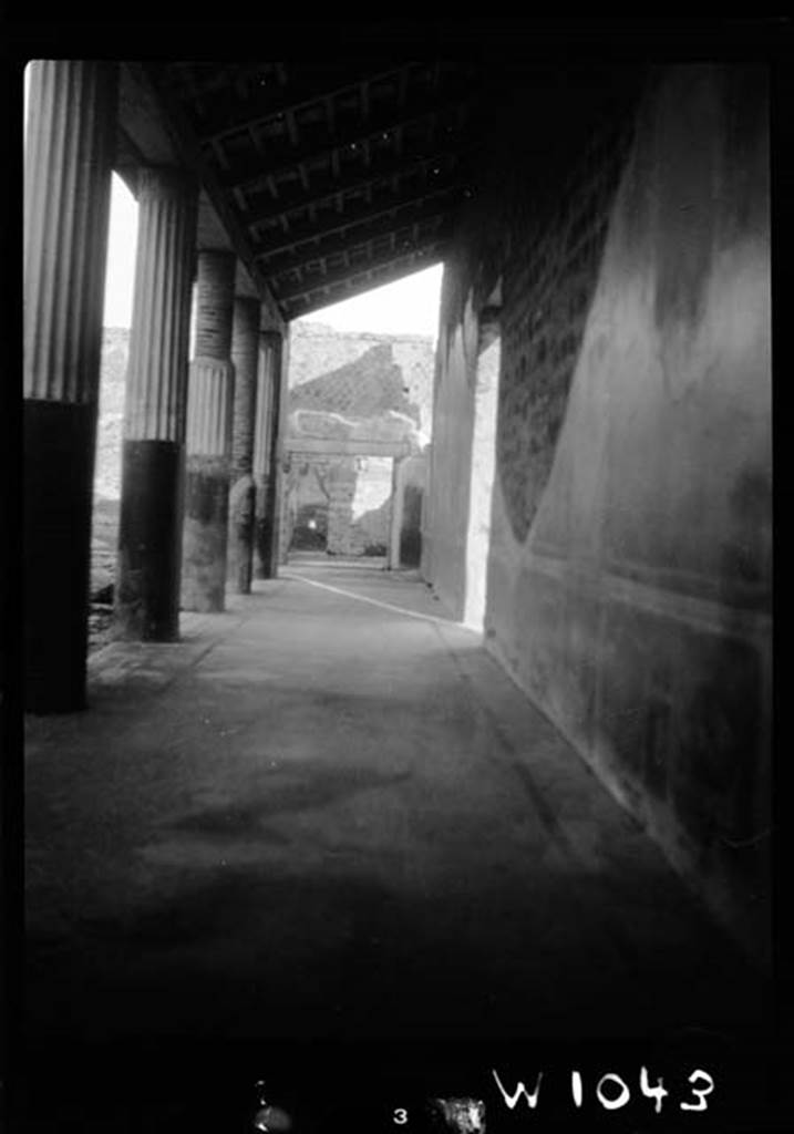 230404 Bestand-D-DAI-ROM-W.1043.jpg
VI.9.6 Pompeii. W.1043. Room 6, looking east along south portico of peristyle.
Photo by Tatiana Warscher. With kind permission of DAI Rome, whose copyright it remains.
See http://arachne.uni-koeln.de/item/marbilderbestand/230404