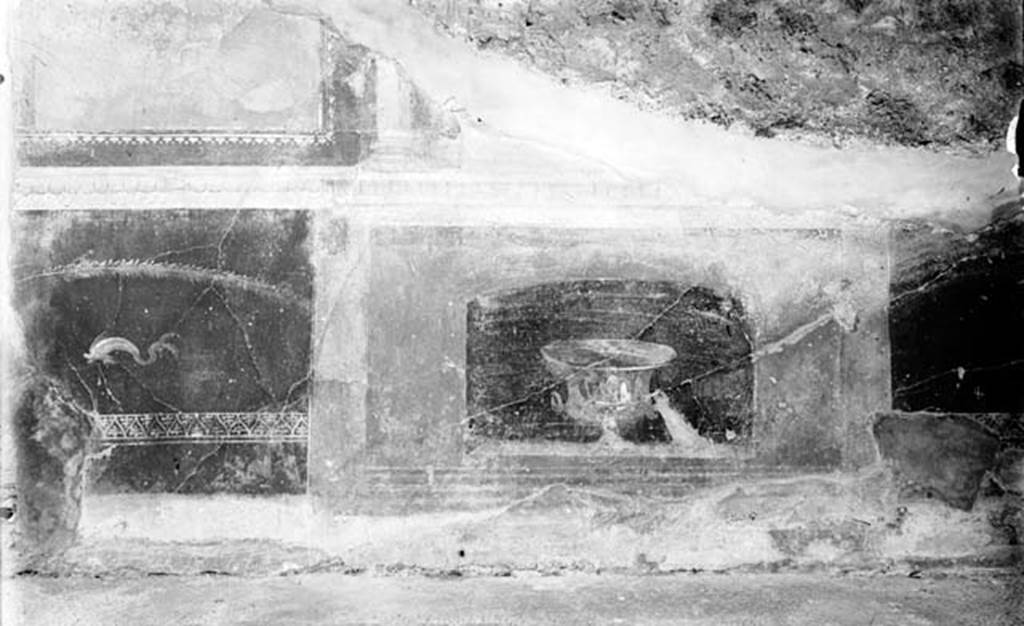 VI.9.6 Pompeii. W.282.
Room 6, wall decoration from the dado on the south wall of the portico, west of the entrance doorway to the atrium of VI.9.7.
Photo by Tatiana Warscher. Photo © Deutsches Archäologisches Institut, Abteilung Rom, Arkiv.