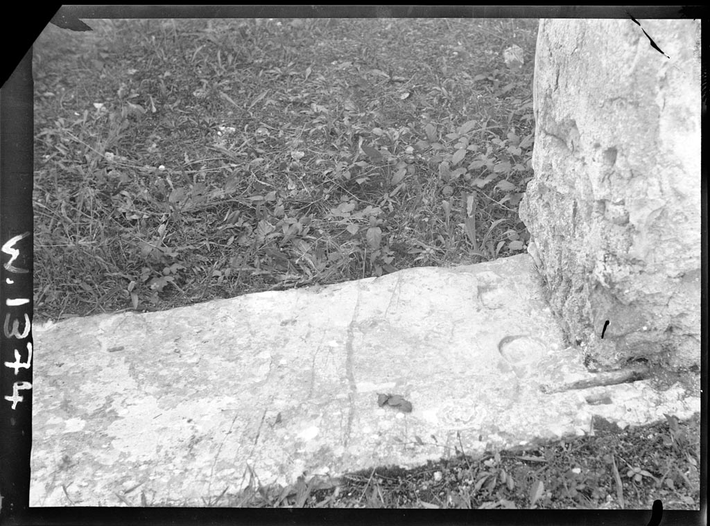 VI.9.7 Pompeii. W.1374. Room 7, threshold or sill.
Photo by Tatiana Warscher. Photo © Deutsches Archäologisches Institut, Abteilung Rom, Arkiv. 
