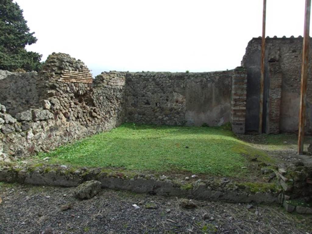 VI.9.7 Pompeii. March 2009. Room13, garden. Looking south from north passageway. The garden had a roofed passageway on its north and west sides. A low wall separated the garden from the passageway. See Jashemski, W. F., 1993. The Gardens of Pompeii, Volume II: Appendices. New York: Caratzas. (p.140)