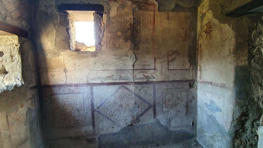 VI.10.1 Pompeii. July 2021. South wall of rear room.
Foto Annette Haug, ERC Grant 681269 D�COR.
