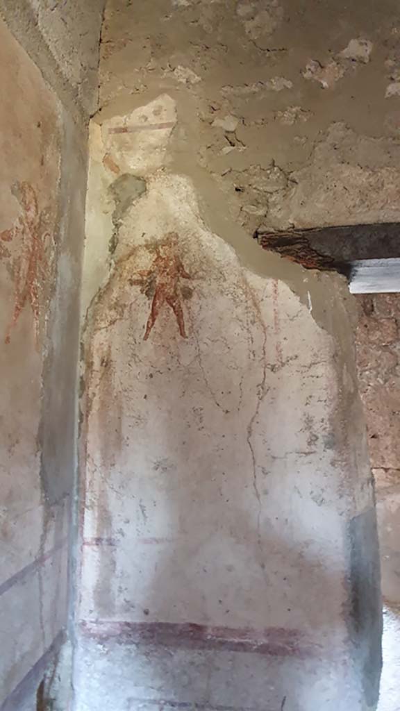 VI.10.1 Pompeii. July 2021. 
Painted cupid on west wall in south-west corner, with doorway, on right.
Foto Annette Haug, ERC Grant 681269 D�COR.


