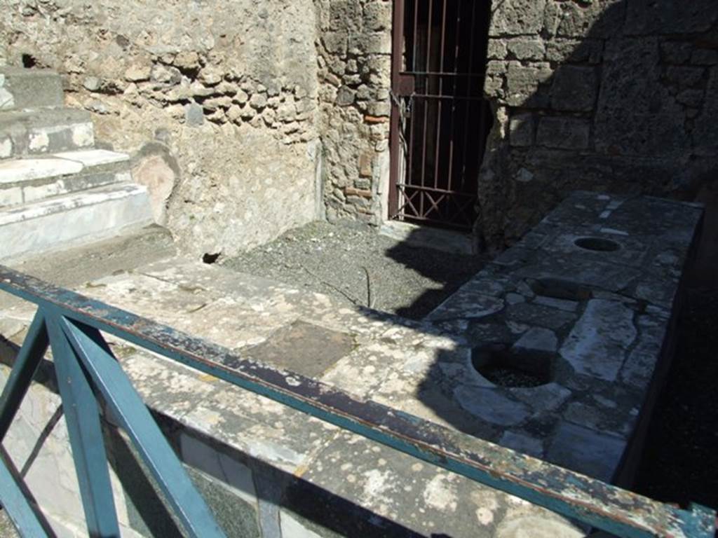 VI.10.1 Pompeii.  March 2009.  Marble counter with three urns.