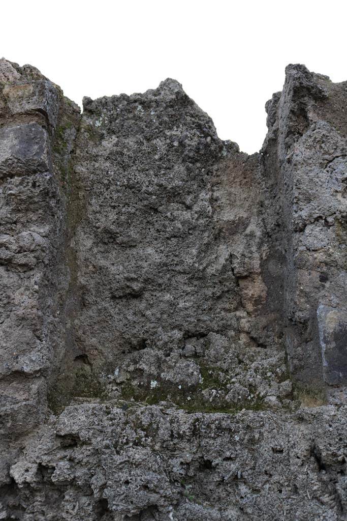 VI.10.2 Pompeii. December 2018.
West wall of first room on left of peristyle, recess ? Photo courtesy of Aude Durand.