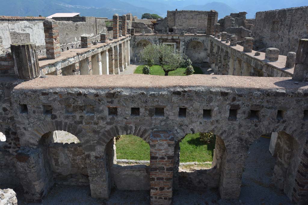 VI.10.7 Pompeii. September 2019. View across garden from upper floor room 10.
Foto Annette Haug, ERC Grant 681269 DÉCOR.

