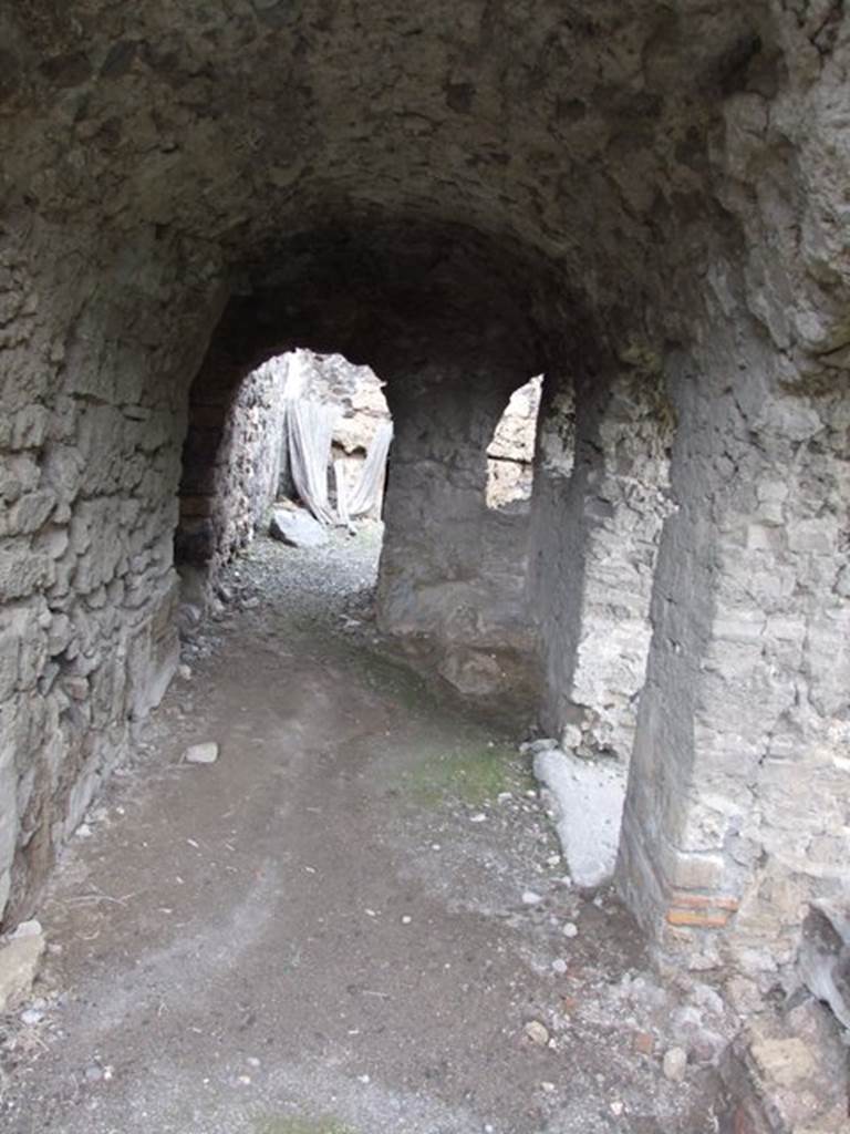 VI.10.7 Pompeii.  March 2009.  West corridor.  Looking north.