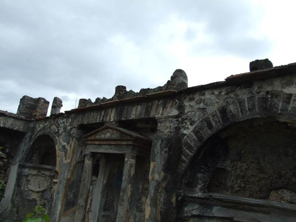 VI.10.7 Pompeii.  March 2009.  Room 15.  Garden area.  South side.  Upper level.
