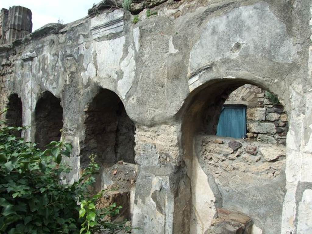 VI.10.7 Pompeii.  March 2009.  Room 15.  Garden area.  North side.  Looking west.