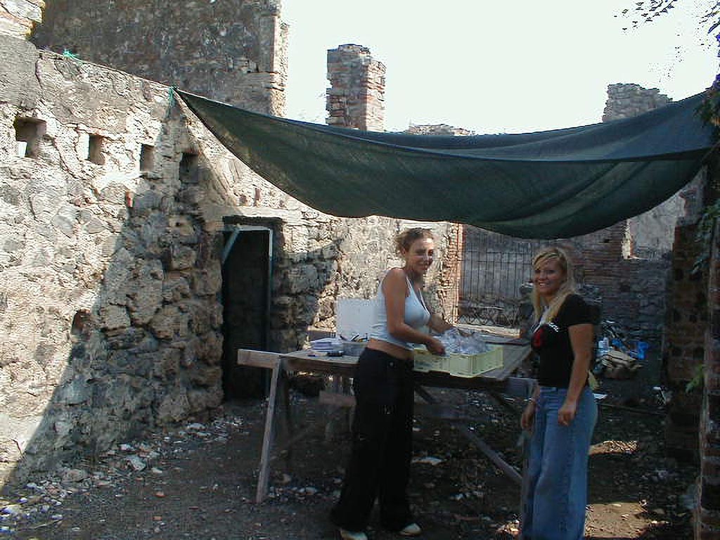 VI.10.7 Pompeii. September 2004. Room 16, looking east towards rear entrance doorway at VI.10.16.  