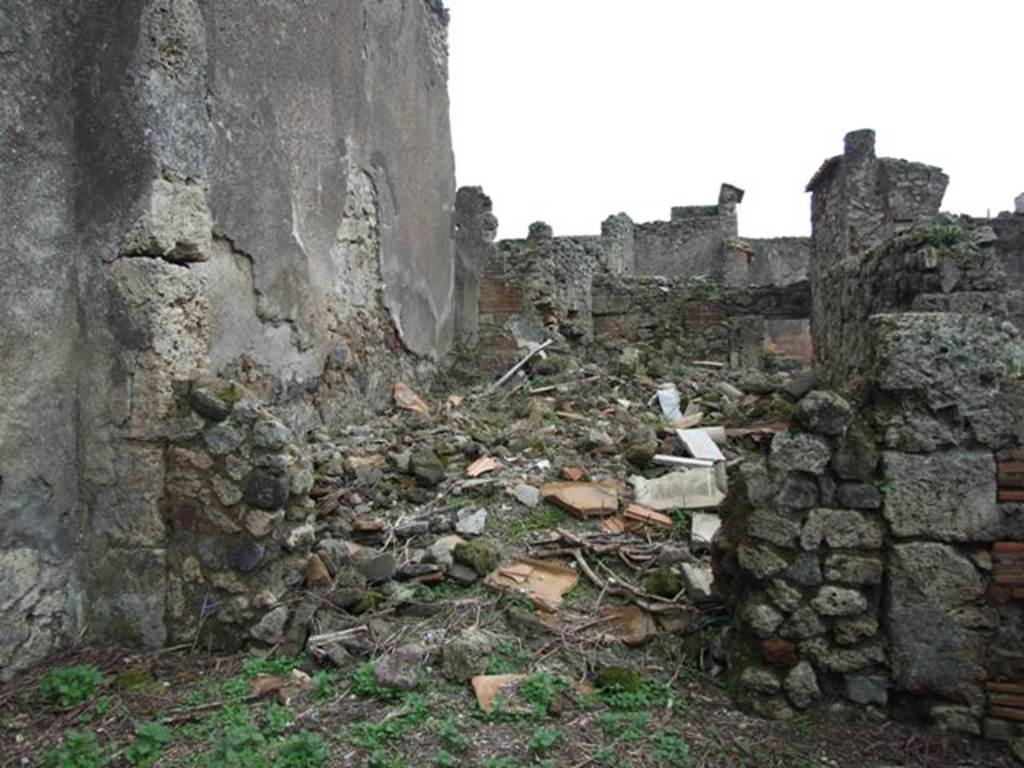 VI.10.11 Pompeii. March 2009. Room 18, oecus on east side of the house.
